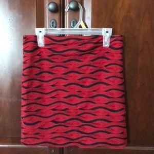 Red & Black Windsor pencil skirt MEDIUM